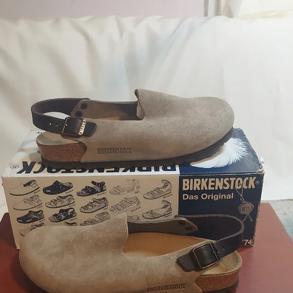 Birkenstock Tan Flats with Suede Upper - Picture 4 of 6
